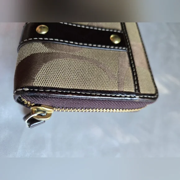 Coach Brown and Tan Women's Wallet ZERO Callouts - Picture 4 of 10